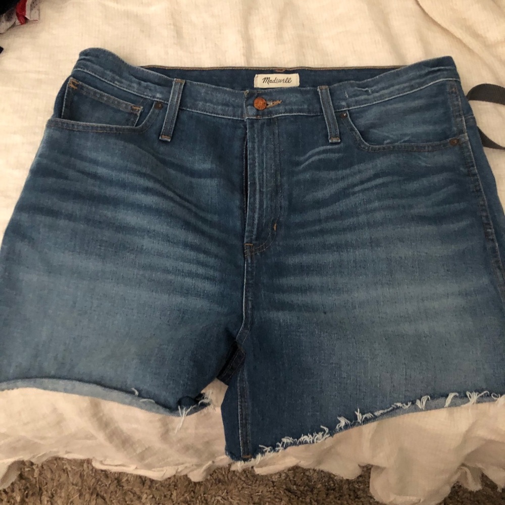 Madewell “the perfect Jean short” size 33